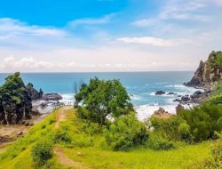 5 Pantai di Jawa Timur yang Masih Perawan: Saya Habiskan 6 Bulan Menjelajah, Ini Yang Paling Berkesan!
